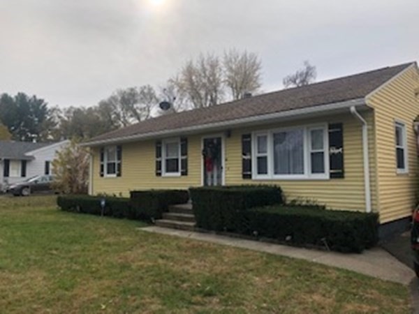 324 Stapleton Rd, Springfield, MA 01109 - photo 1