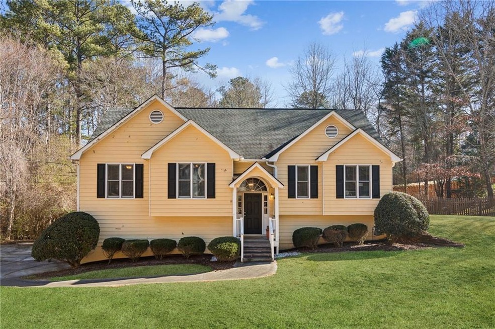 Raised ranch with a front yard