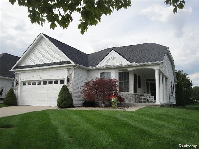 3718 Crestwood Dr unit 136, Auburn Hills, MI 48326 - photo 1