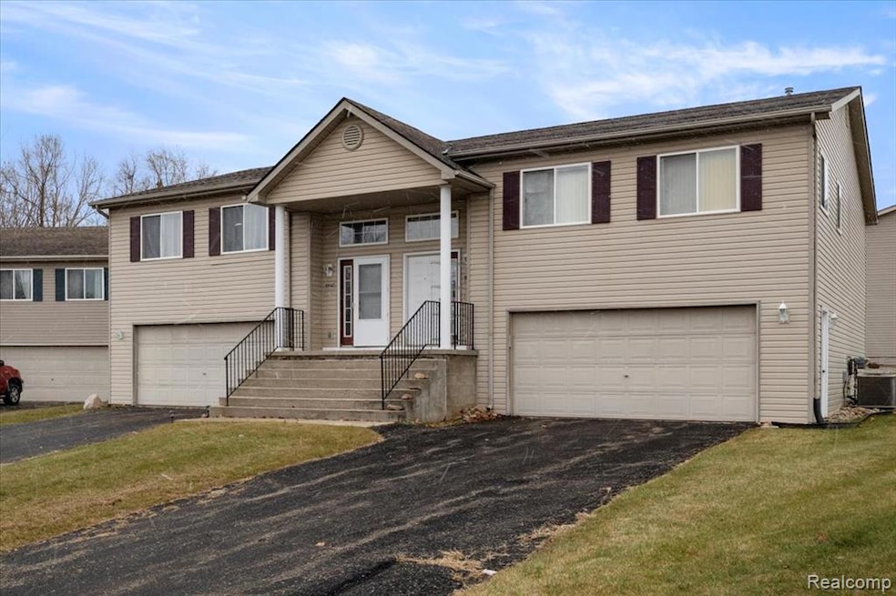 9542 Overlook Ct unit 291, Grand Blanc, MI 48439 - photo 1
