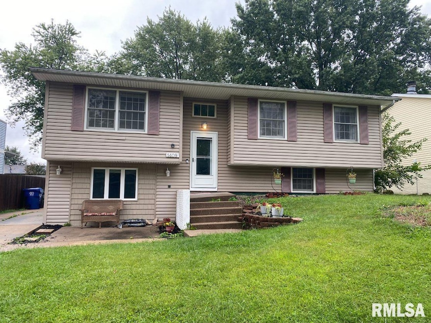 1409 Calvin St, Davenport, IA 52804 - photo 1