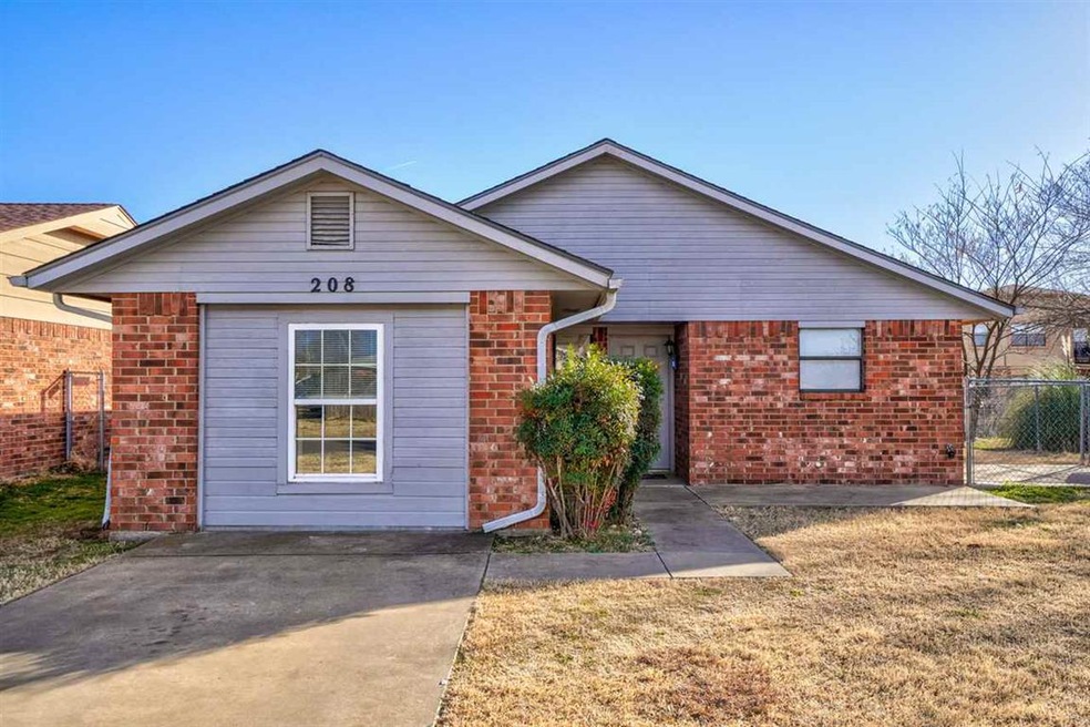 208 E F Ave, Cache, OK 73527 - photo 1