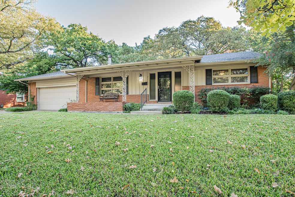 711 Briarwood Blvd, Arlington, TX 76013 - photo 1