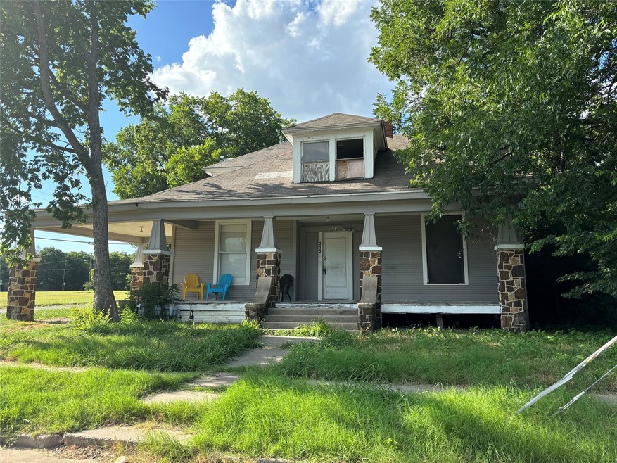315 Andrews St, Gainesville, TX 76240 - photo 1