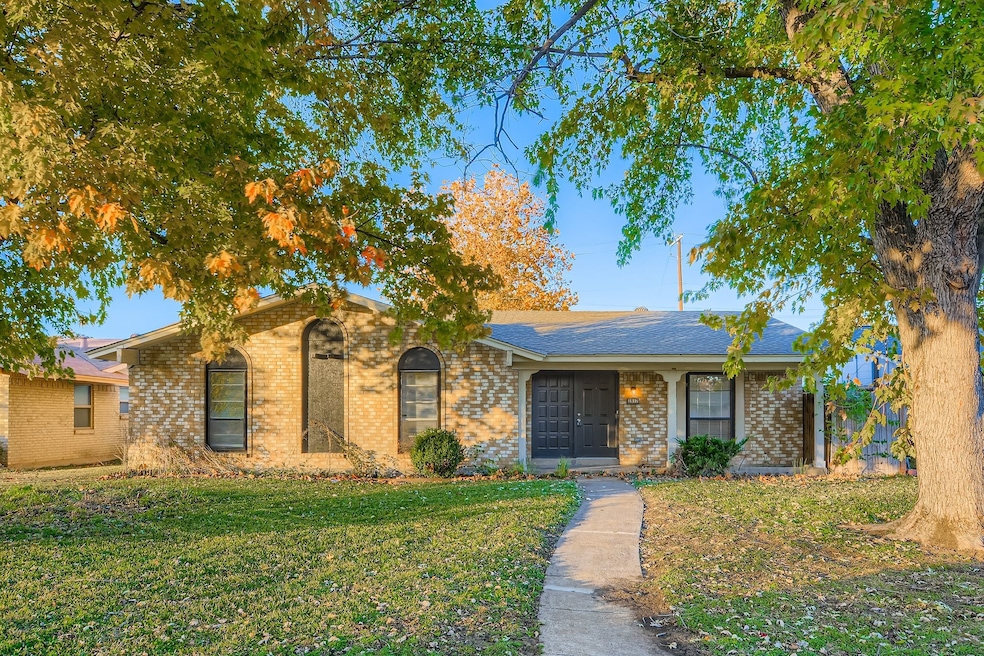 1917 Aspen Ln, Garland, TX 75044 - photo 1