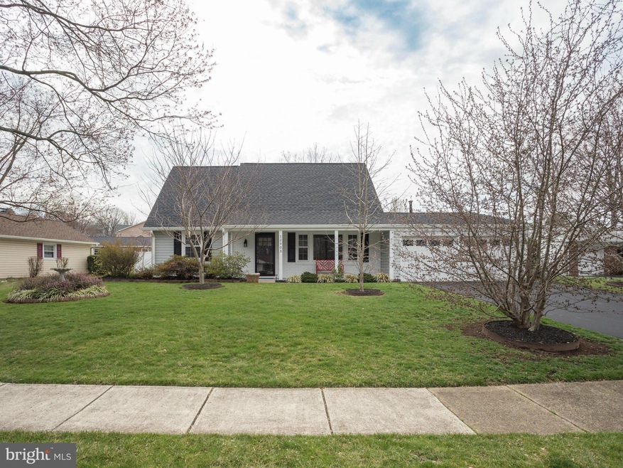 12903 Mount Royal Ln, Fairfax, VA 22033 - photo 1