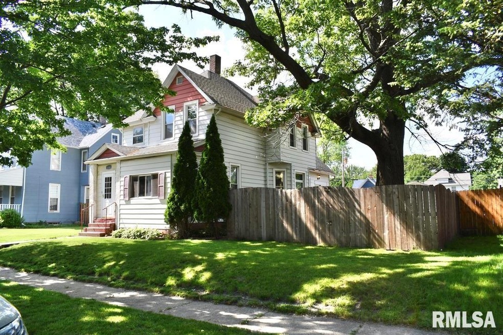 1110 W 14th St, Davenport, IA 52804 - photo 1