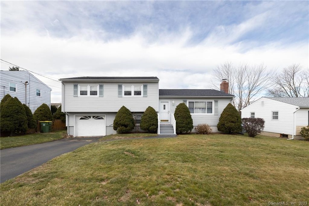 35 Greenview Dr, Waterbury, CT 06708 - photo 1