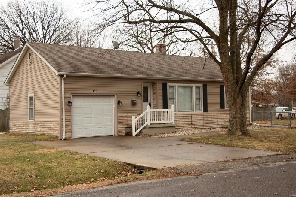 402 S Apple St, O'Fallon