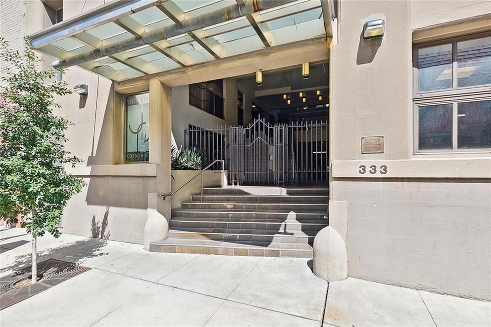 Welcome to Julia Place Condominiums