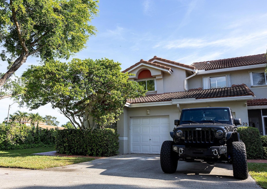 7326 Pinewalk Dr S unit 7326, Margate, FL 33063 - photo 1