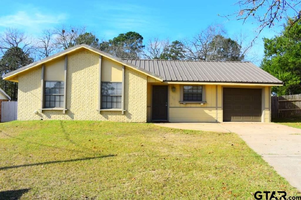 705 Denman St, Nacogdoches, TX 75964 - photo 1