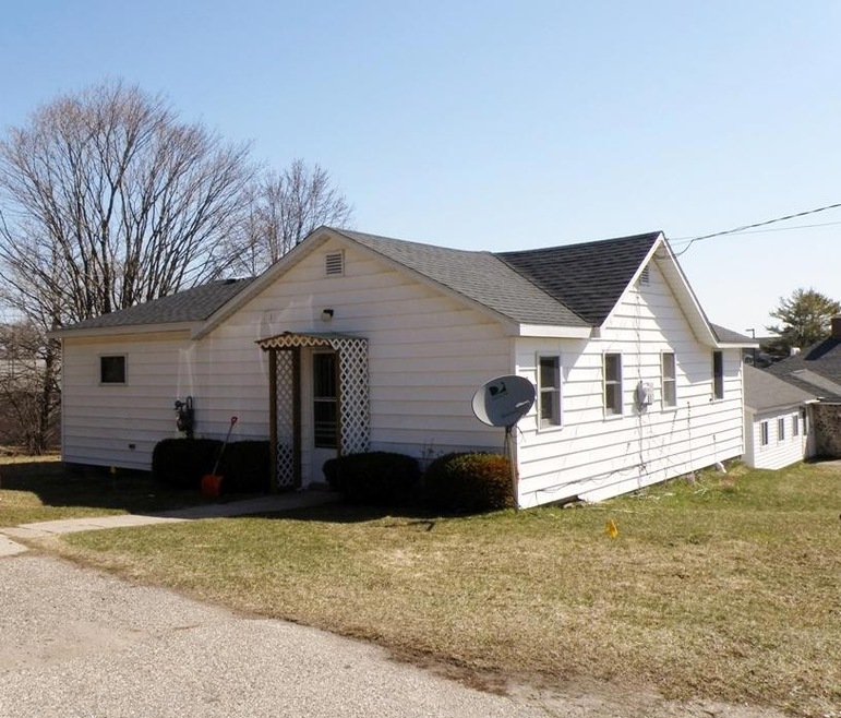 3 Bed, 1 Bath Home in St. Ignace