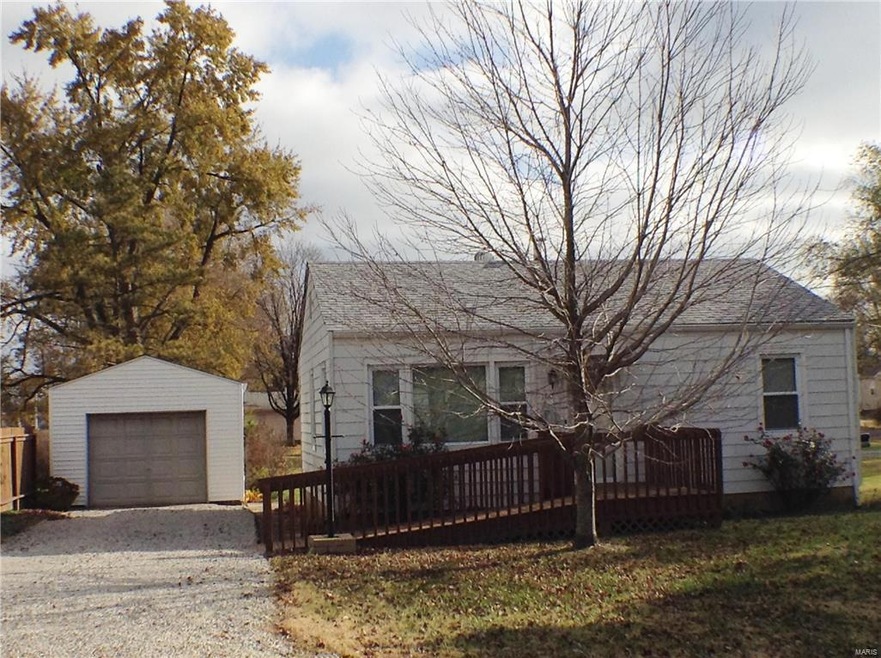 Welcome to 100 Royal Dr., Collinsville