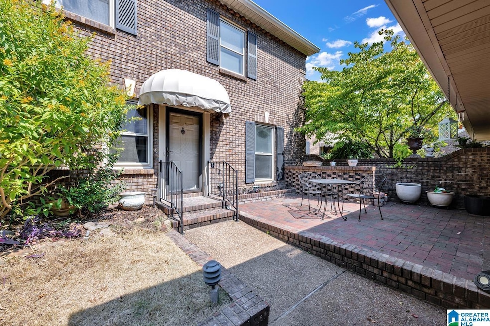 1722 Mountain Laurel Ln, Birmingham, AL 35244 - photo 1