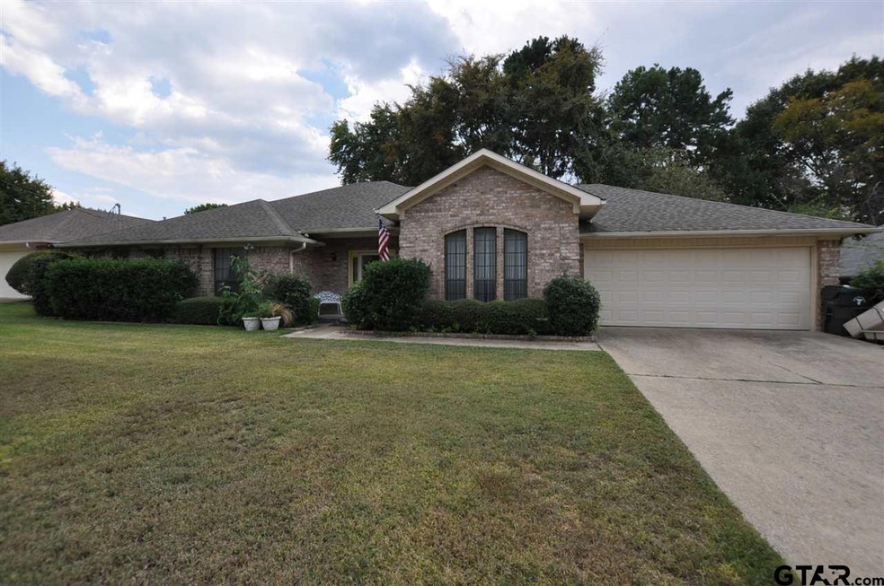 3105 Williamsburg Cir, Tyler, TX 75701 - photo 1