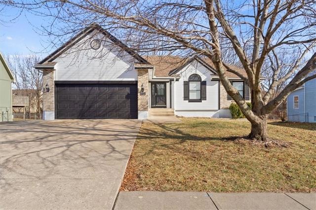 707 S Park Dr, Raymore, MO 64083 - photo 1