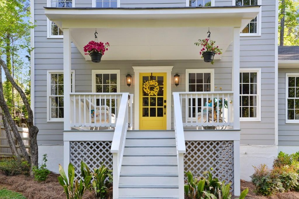 Look at this fabulous front porch!  Talk about cur