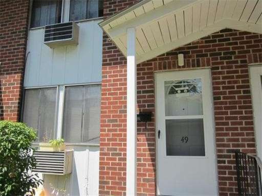 49 Manor Ct, Springfield, MA 01118 - photo 1