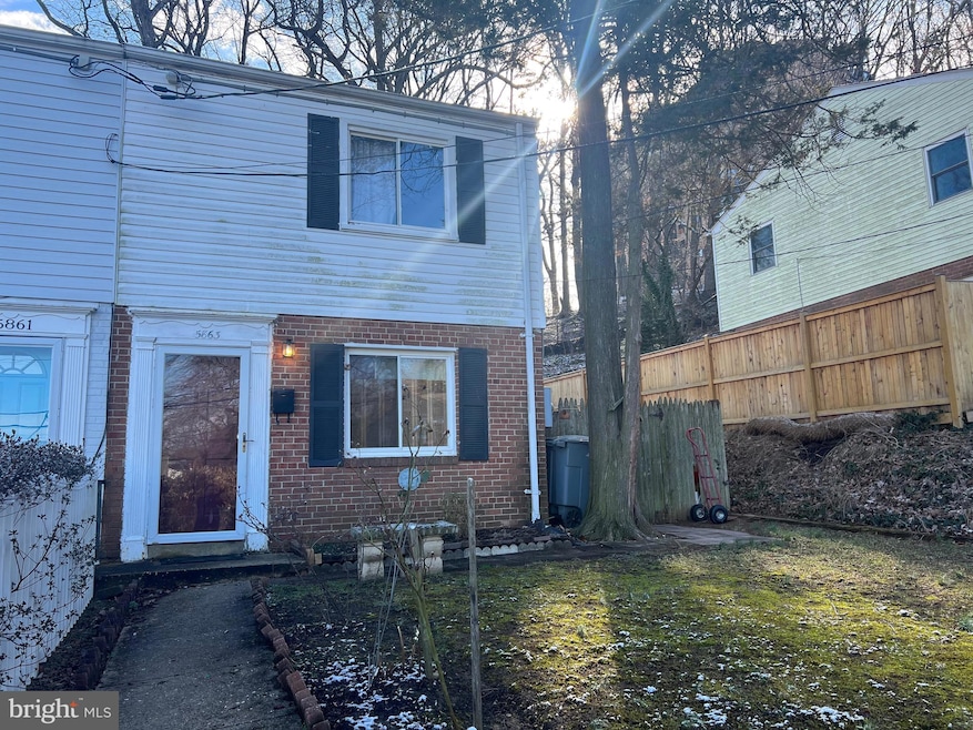 5863 Blaine Dr, Alexandria, VA 22303 - photo 1