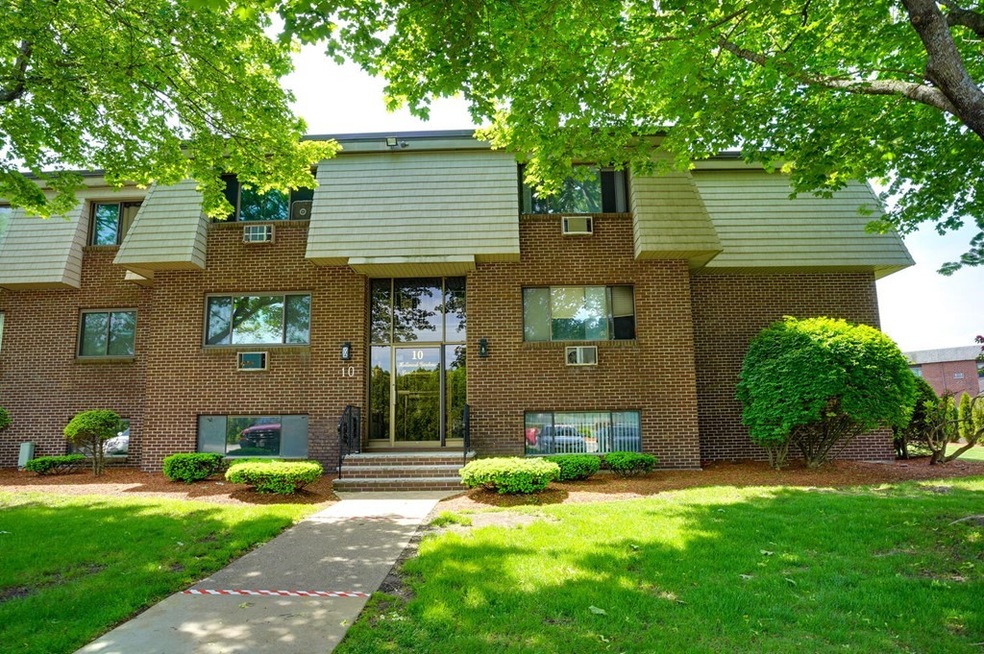 10 Hallmark Gardens unit 1, Burlington, MA 01803 - photo 1