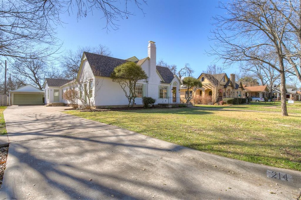 214 Bellevue Dr, Cleburne, TX 76033 - photo 1