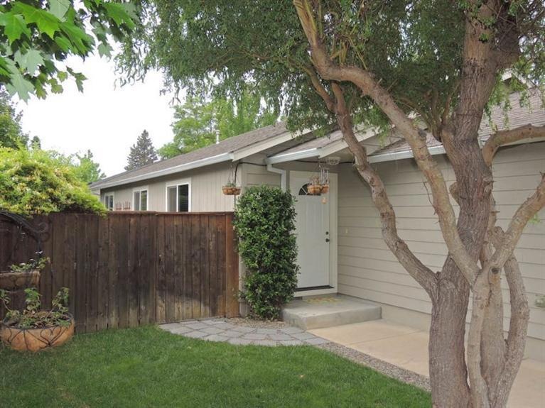 424 Marion Ln, Grants Pass, OR 97527 - photo 1