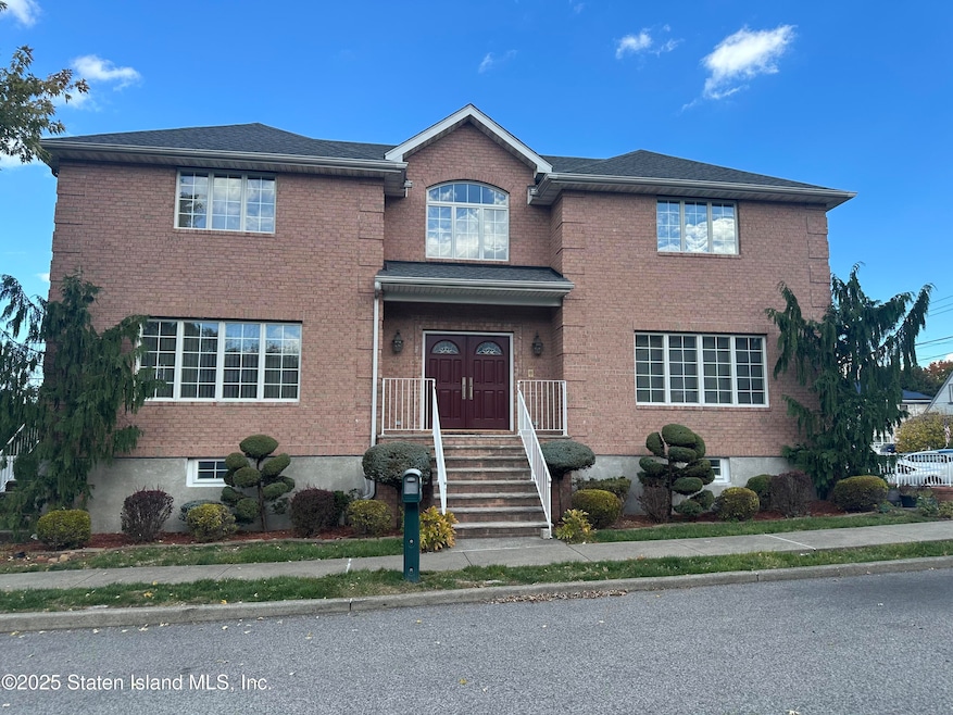 18 Dobbs Place, Staten Island, NY 10301 - photo 1