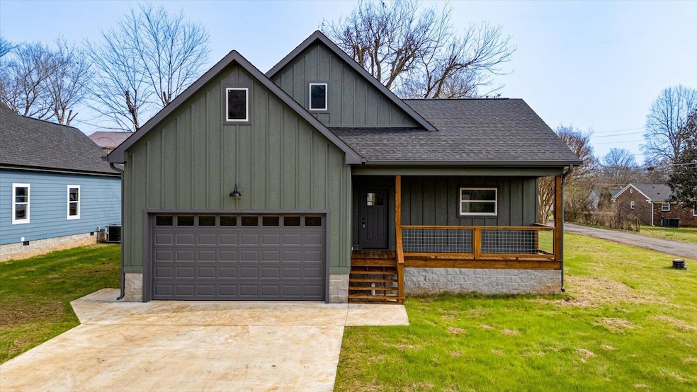 302 Cumberland Ave, Jasper, TN 37347 - photo 1