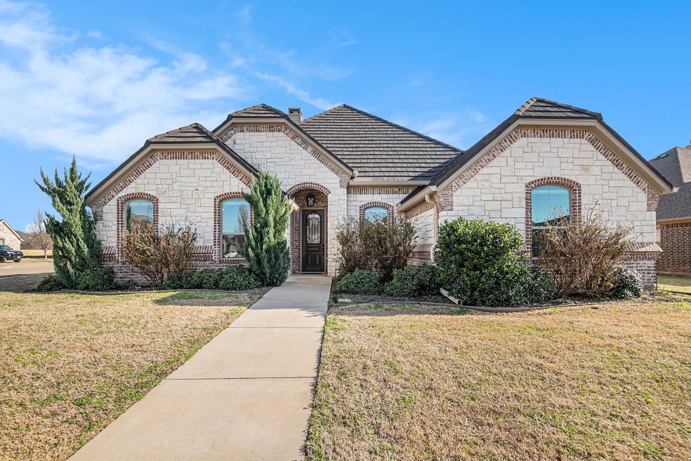 322 Oar Wood Dr, Granbury, TX 76049 - photo 1