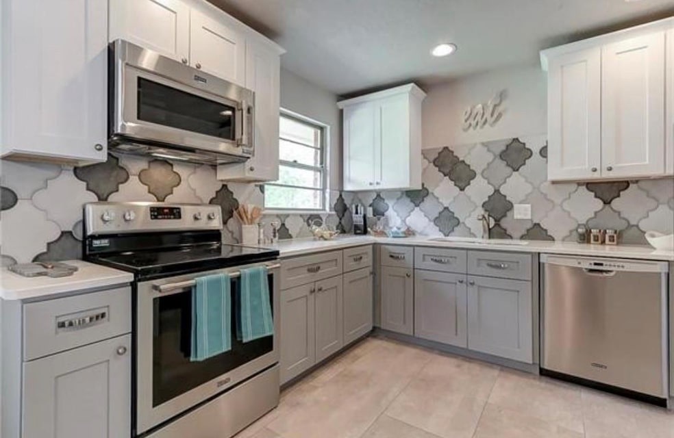 628 Willow St, Hurst, TX 76053 - photo 1