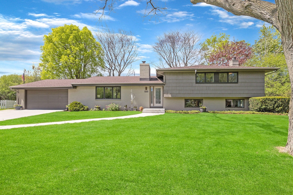 250 W Suburban Ct