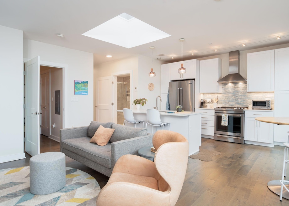 Pending $585,000 • Co-Listing Agent