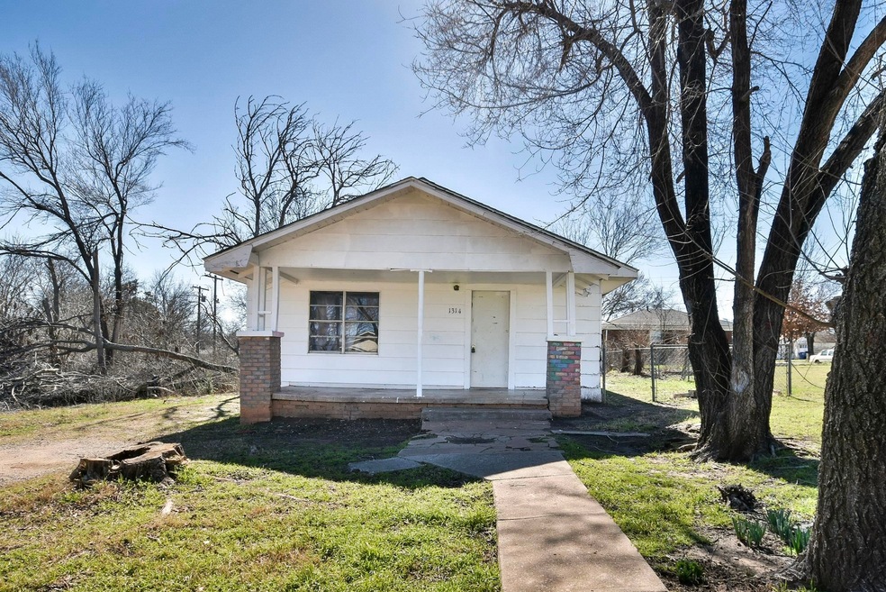 1314 1314 W Willow, Duncan, OK 73533 - photo 1