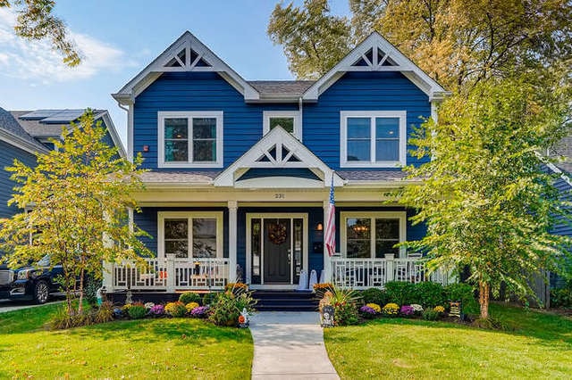 Welcome Home! STUNNING Libertyville Home! 