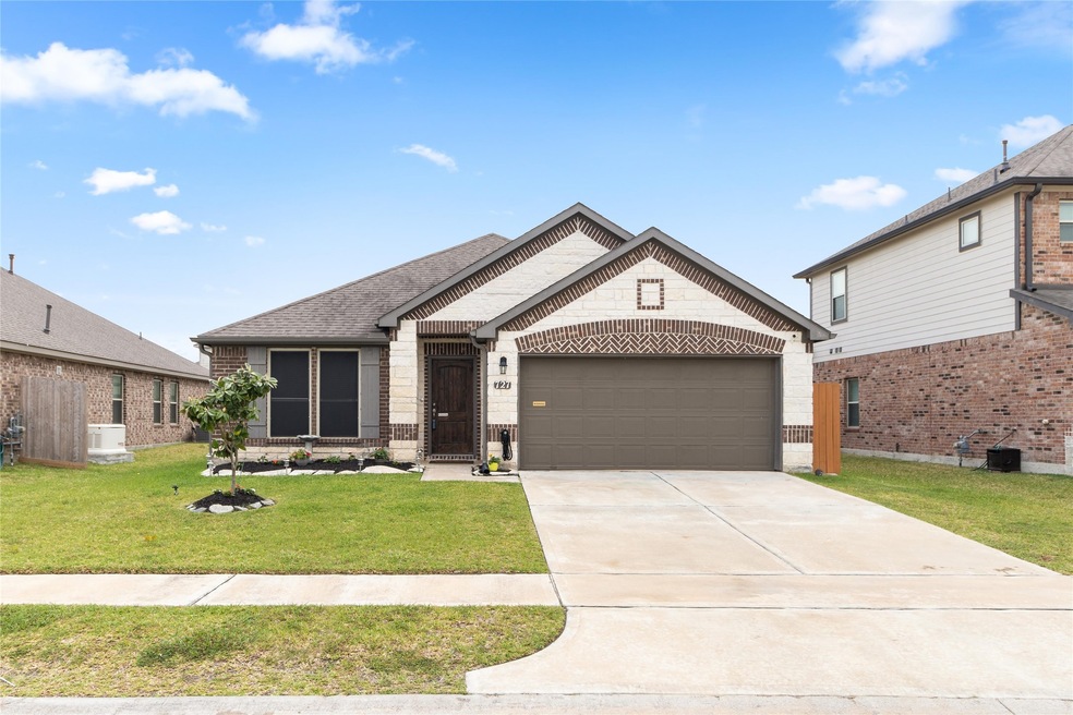 727 Rim Water Dr, Alvin, TX 77511 - photo 1