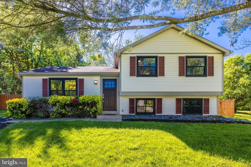 12913 Framingham Ct, Herndon, VA 20171 - photo 1