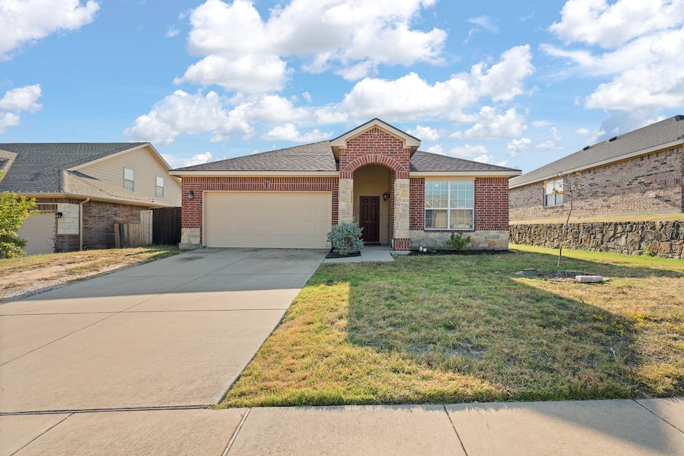 204 Rock Meadow Dr, Crowley, TX 76036 - photo 1