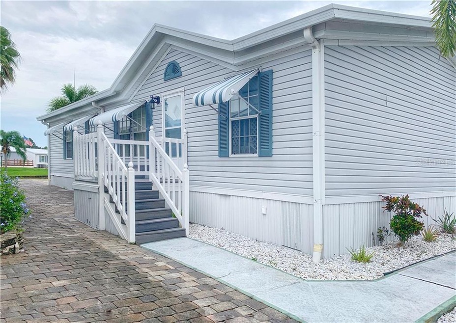 226 N Saint George Cir, Apollo Beach, FL 33572 - photo 1