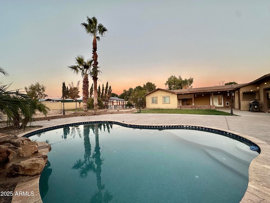 Under Contract $699,900