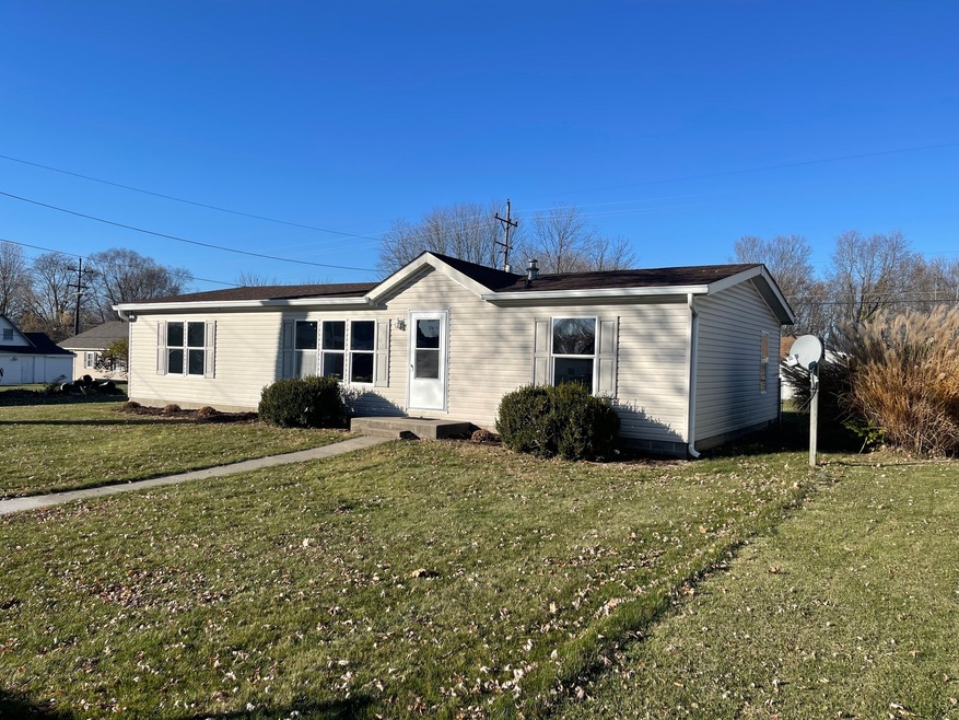 302 E Washington St, Roachdale, IN 46172 - photo 1