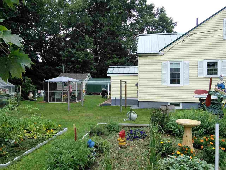 28 Crescent St, Hill, NH 03243 - photo 1