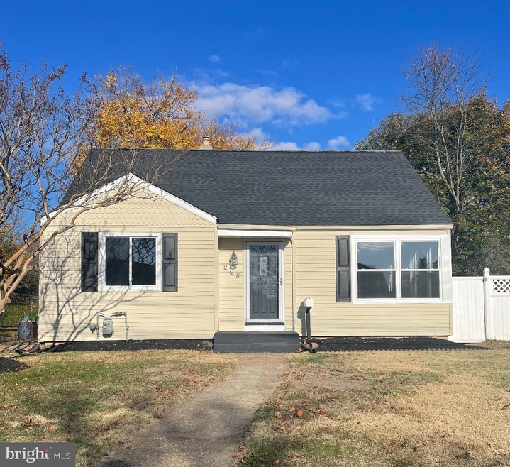 208 Knight Ave, Runnemede, NJ 08078 - photo 1