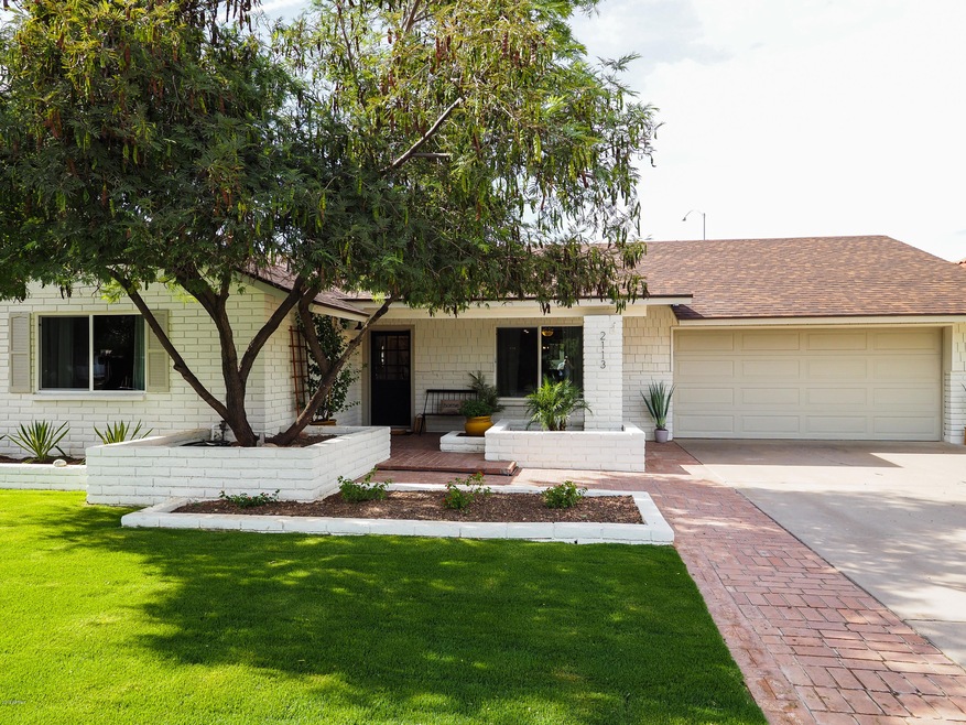 2113 E KNOLL CIR