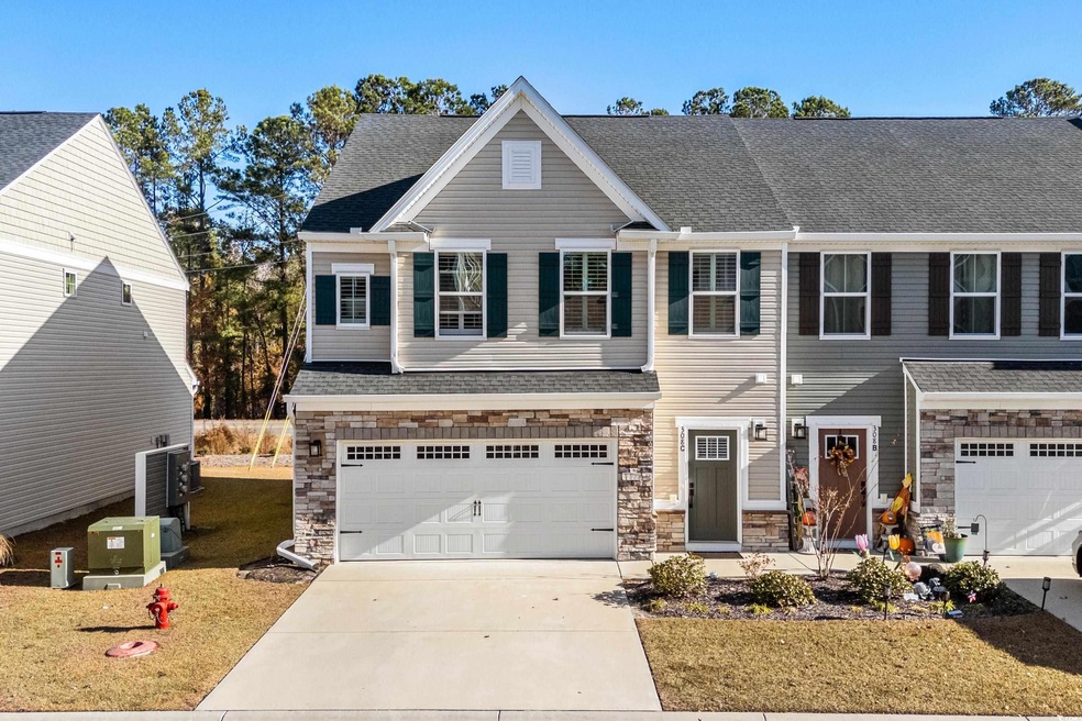View of front of home featuring a front lawn and a