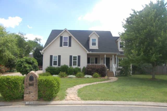 POPULAR NORTH SIDE OF MURFREESBORO! CONVENIENT LOCATION! DEFINITELY A MUST SEE! 