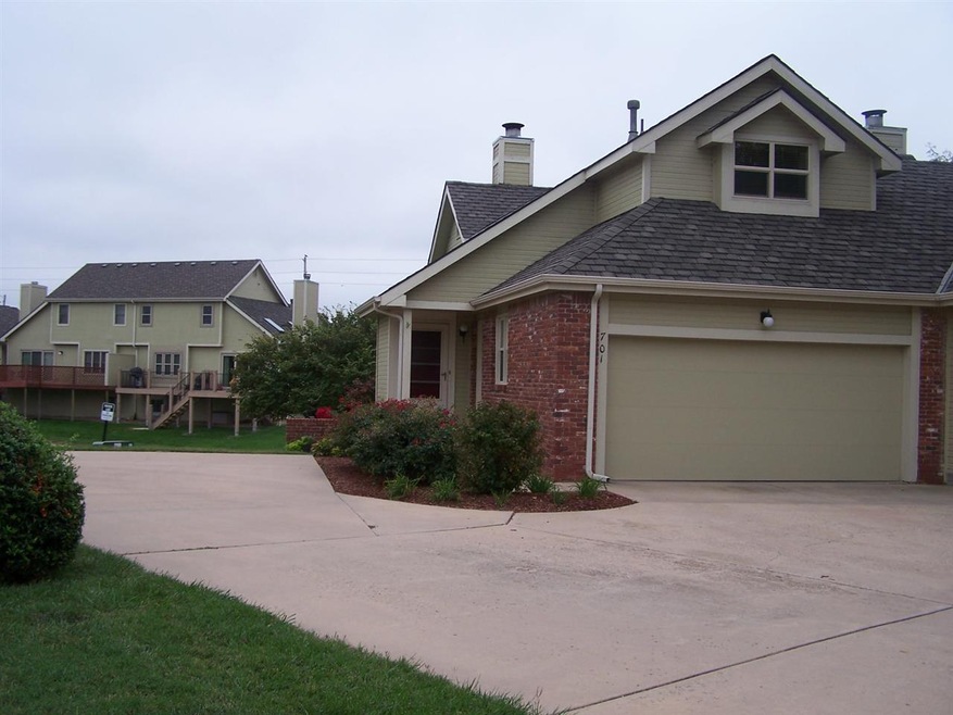 2 Bedroom, 1 Bath, Updated Laminate Floors, Interi