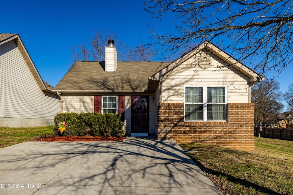 2700 Glacier Way unit 2, Knoxville, TN 37924 - photo 1