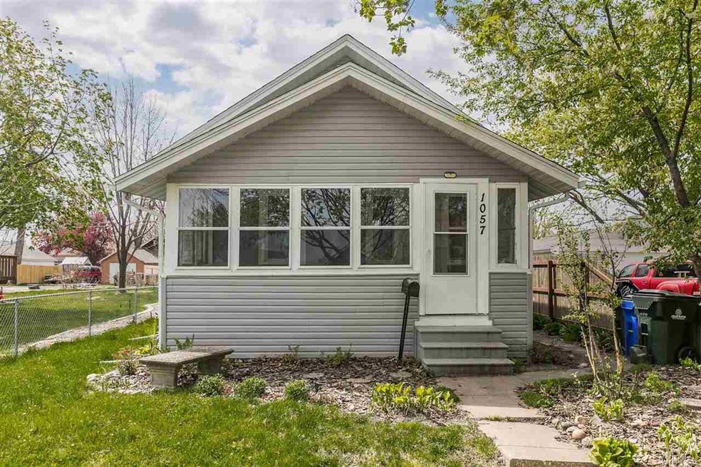 1057 H Ave NW, Cedar Rapids, IA 52405 - photo 1