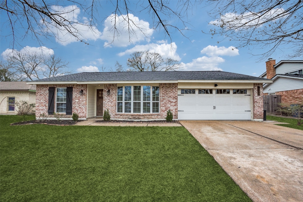 4222 Lucian Ln, Friendswood, TX 77546 - photo 1